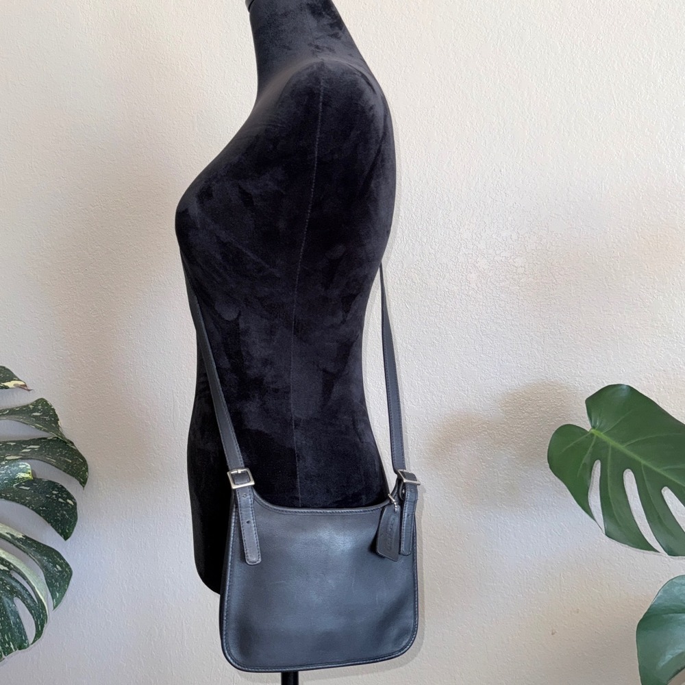 Vintage Coach 9142 Black Leather Crossbody Bag Silver Hardware Small Messenger - Picture 2 of 5